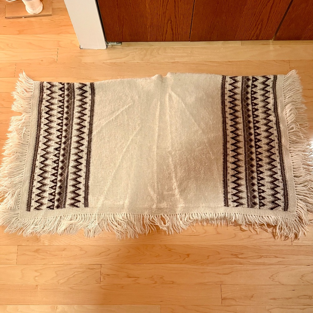 Vintage Alpaca Hand-Knit Poncho/Wrap - Picture 6 of 8